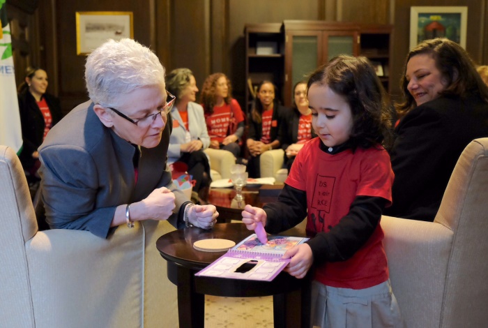 Clean Air Kids member, Lila creates a drawing for Administrator McCarthy.