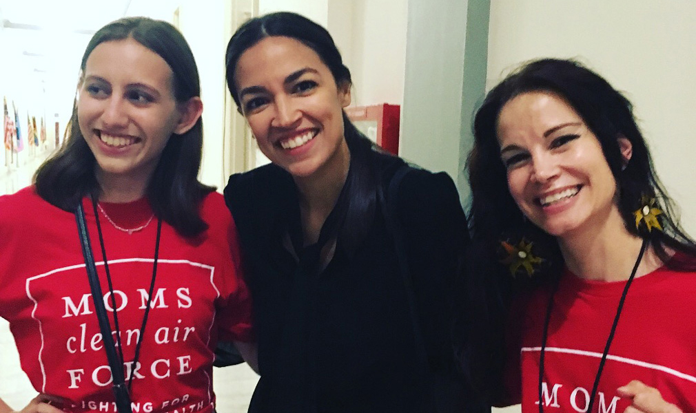 Representative Alexandria Ocasio-Cortez (NY-14) meeting Alexandria Villaseñor and Natalie Cronin at the 2019 play-in for climate action