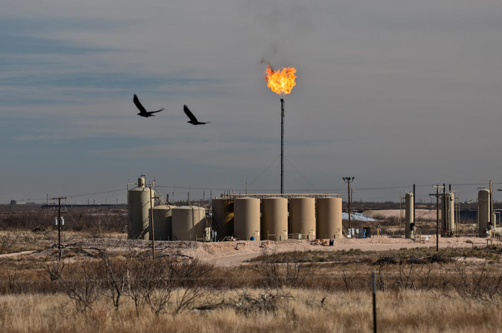 Flare and an oil and gas production fracking site in the Permian Basin in Texas ©2020 Julie Dermansky via PSR
