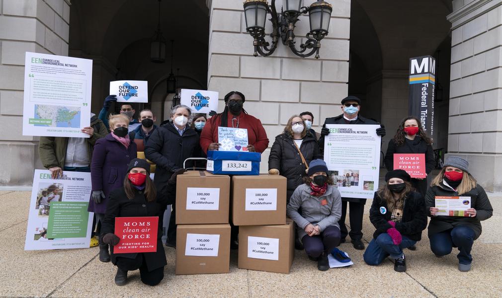 On January 31, 2022, Moms Clean Air Force and partners delivered more than 400,000 comments on EPA's proposed methane rule to EPA Headquarters in Washington, DC. Photo by Jose Luis Magana for Moms Clean Air Force