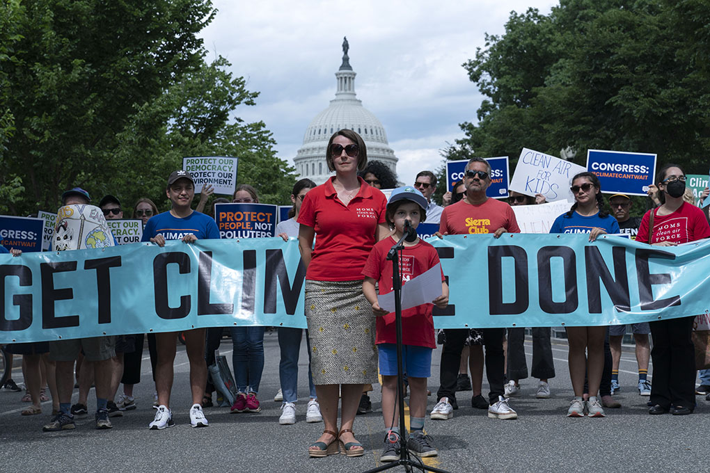 Moms Clean Air Force members encouraging lawmakers to make crucial climate investments