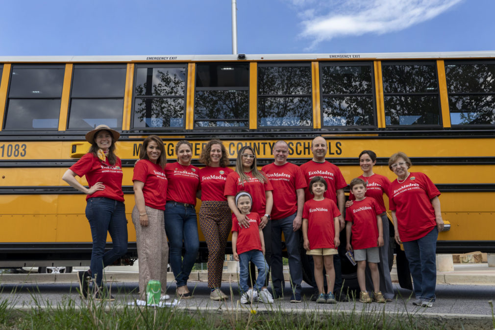 On May 4, 2022, EcoMadres filmed an segment about electric school buses with Telemundo DC at Rock Creek Forest Elementary, in Montgomery County, MD. Photo/Gemunu Amarasinghe for Moms Clean Air Force
