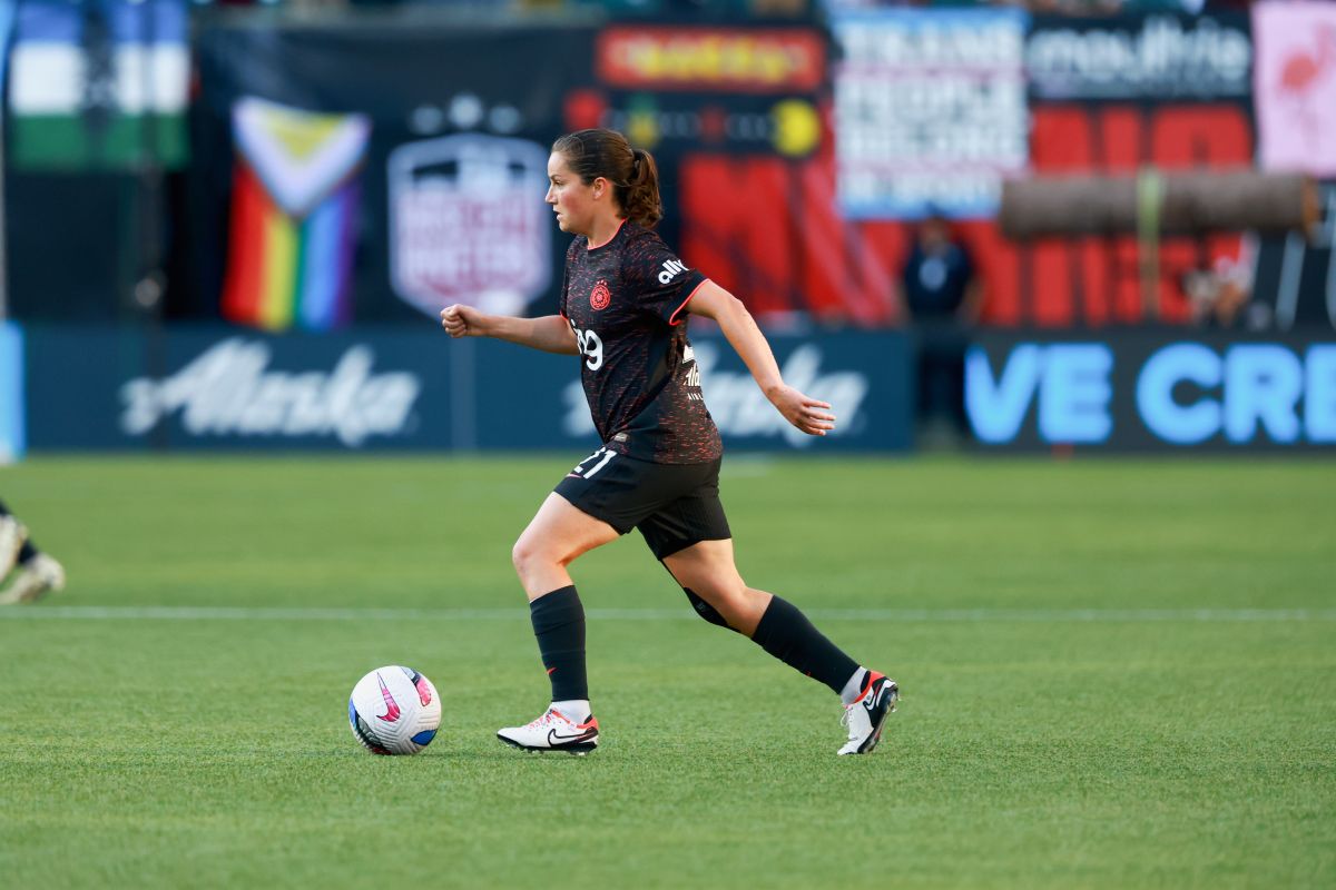 Jessie Fleming playing for the Portland Thorns
