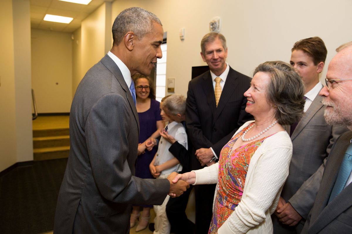 President Obama shakes hands with Dominique Browning